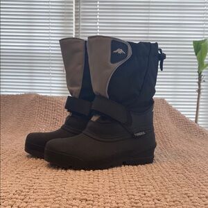 Like New!  Tundra Black and Gray Boots with Insulation and Rugged Sole
